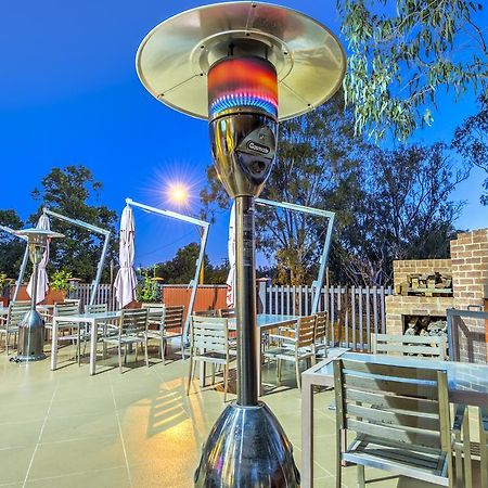 Swagsman Motel Miles Bagian luar foto