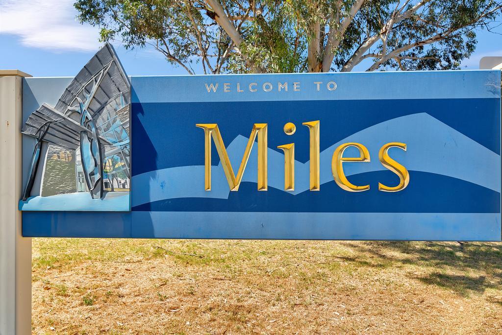 Swagsman Motel Miles Bagian luar foto