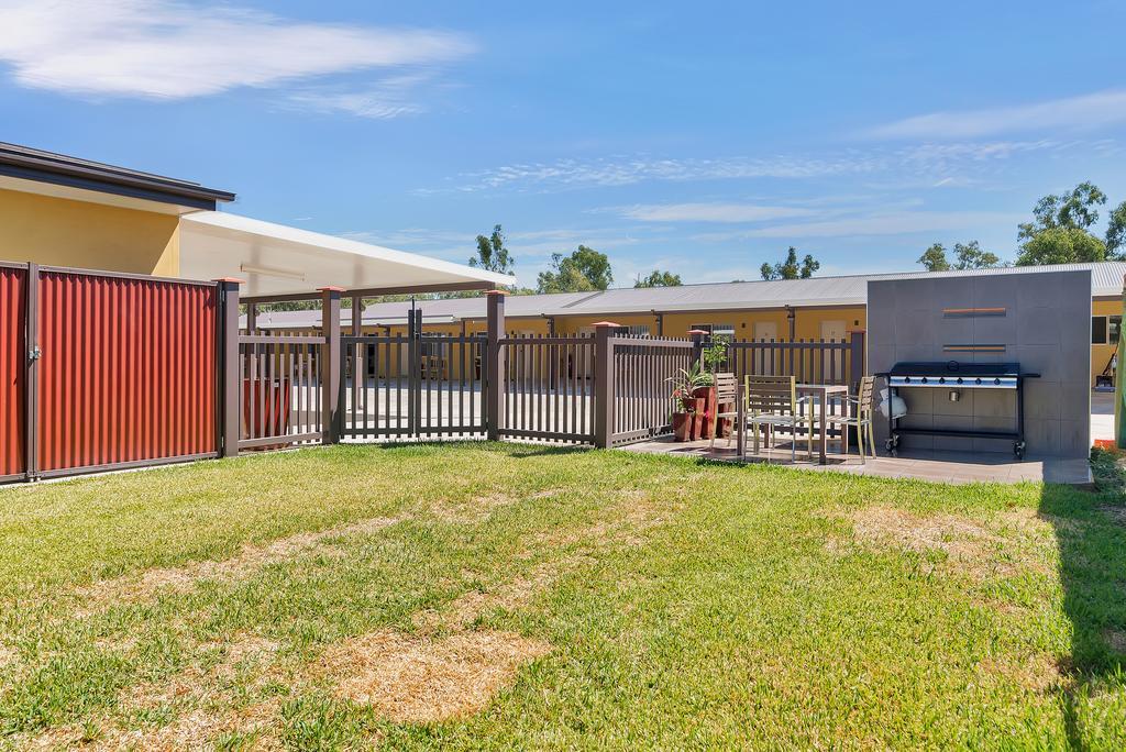 Swagsman Motel Miles Ruang foto