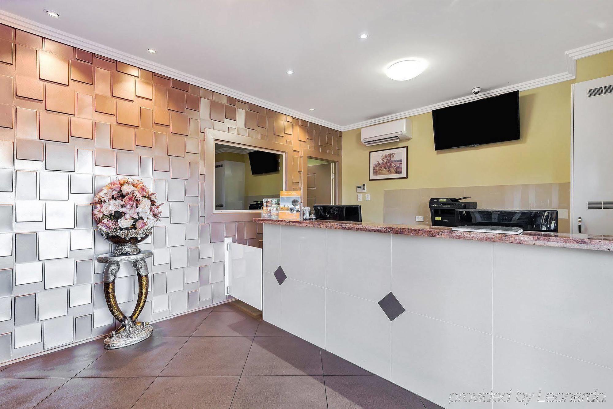 Swagsman Motel Miles Bagian luar foto