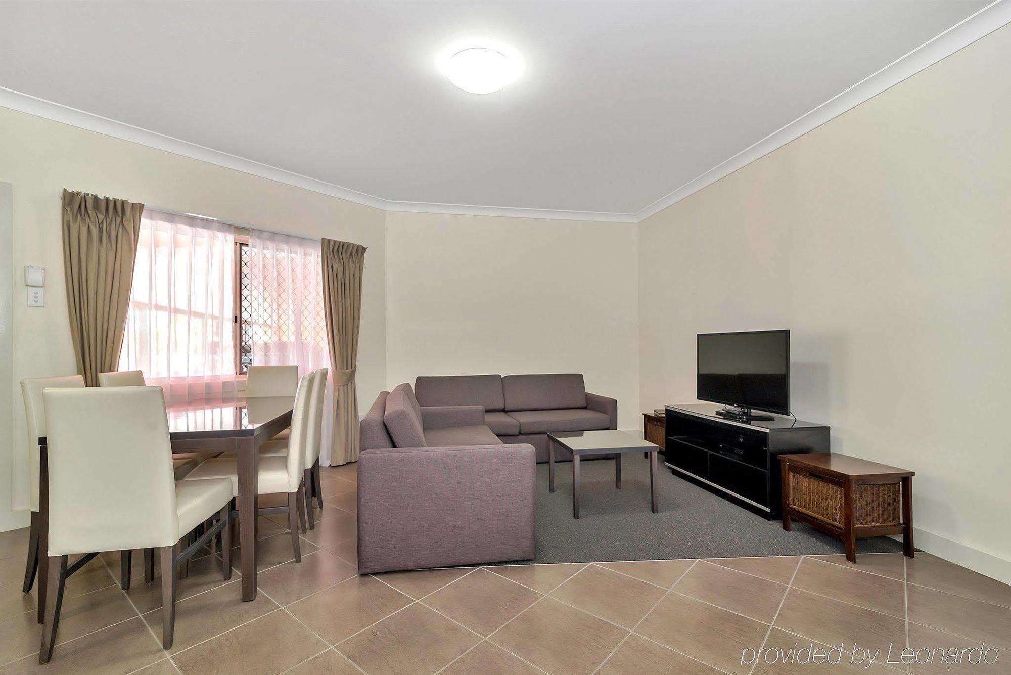 Swagsman Motel Miles Bagian luar foto