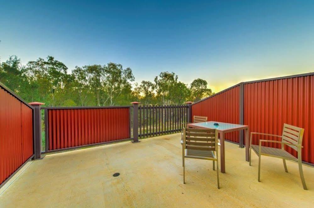 Swagsman Motel Miles Bagian luar foto